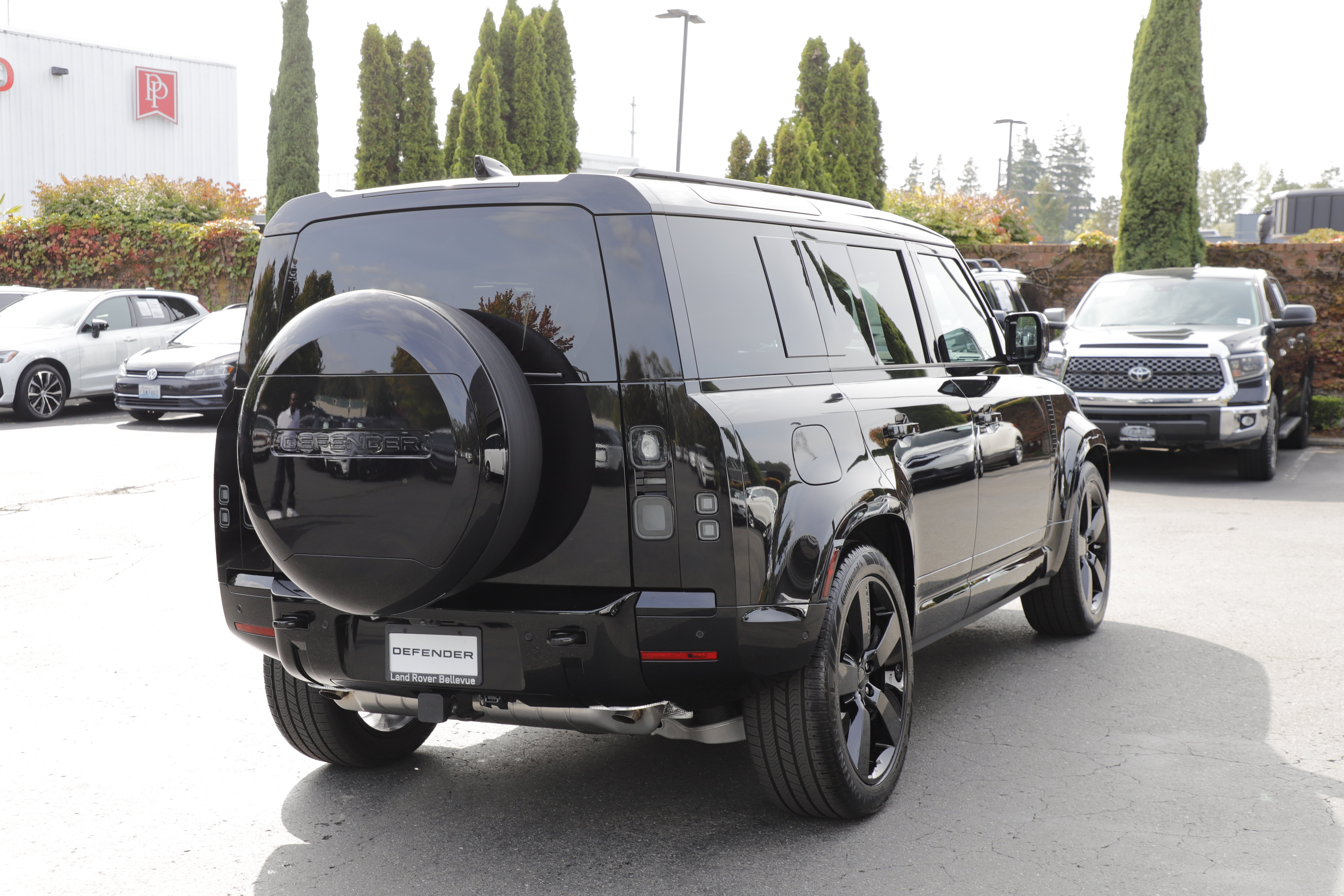 New 2026 Land Rover Defender 110 X-Dynamic SE AWD/4WD image 8