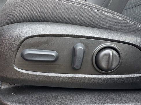 Used 2023 GMC Terrain SLE w/ Driver Convenience Package image 28