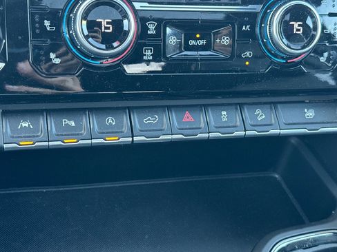 Used 2022 GMC Sierra 1500 AT4 w/ AT4 Premium Package image 31