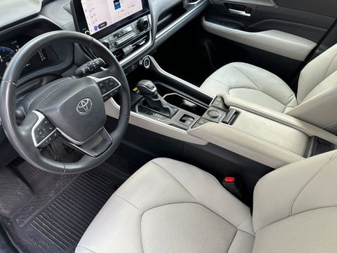 Used 2024 Toyota Grand Highlander XLE image 10