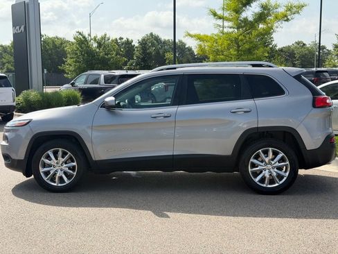 Used 2016 Jeep Cherokee Limited AWD/4WD image 3