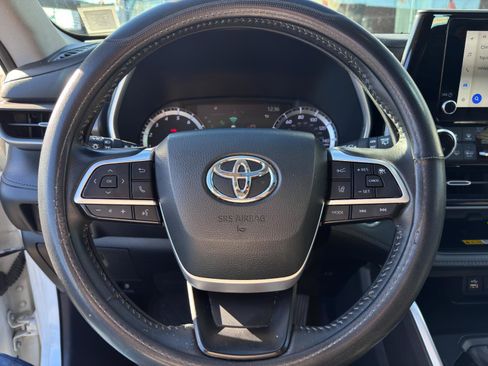 Used 2023 Toyota Highlander XLE image 17
