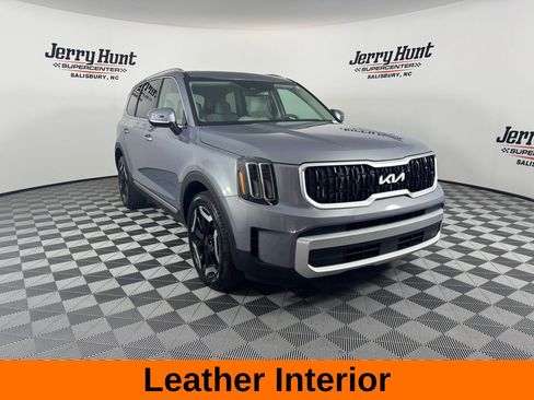 Used 2025 Kia Telluride EX w/ EX Captain's Chair Package image 6