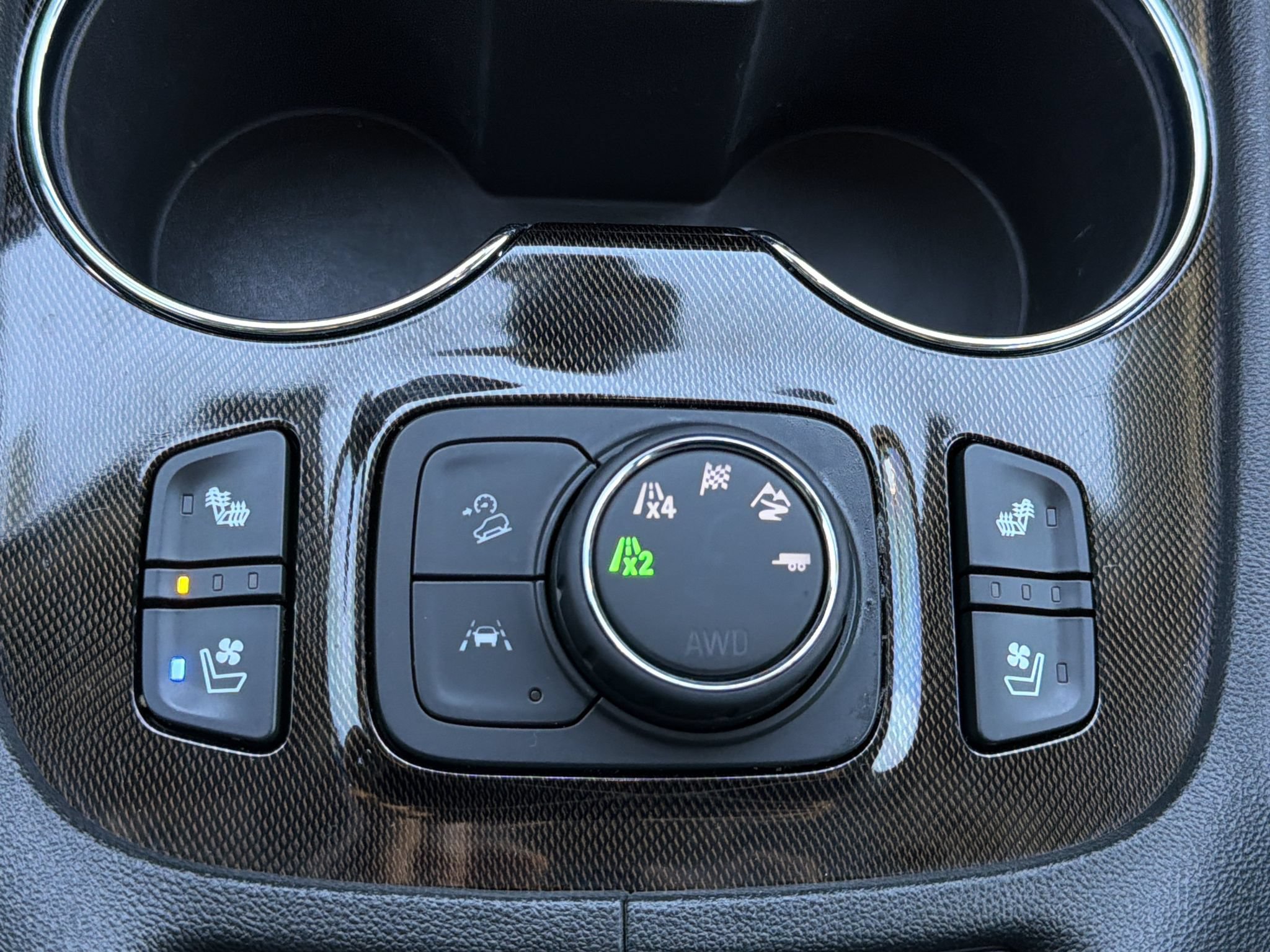Used 2023 GMC Acadia AT4 w/ Technology Package AWD/4WD image 9