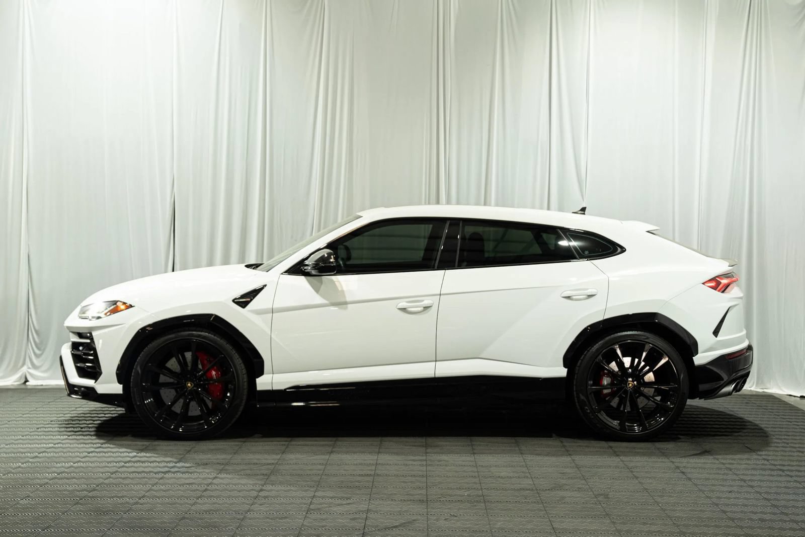 Used 2022 Lamborghini Urus AWD/4WD image 4