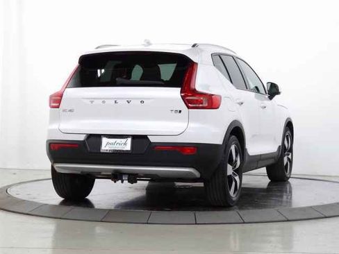 Used 2021 Volvo XC40 T5 Momentum image 11