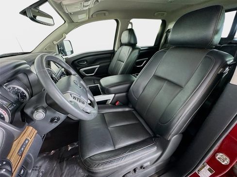 Used 2017 Nissan Titan SL w/ Chrome Package AWD/4WD image 12