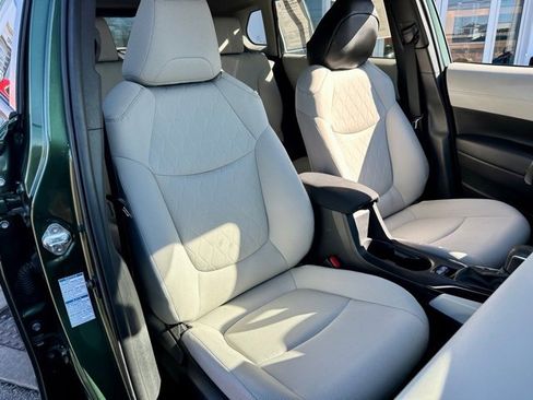Used 2022 Toyota Corolla Cross LE image 22