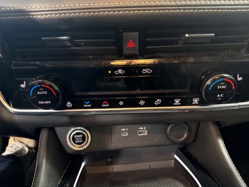 Used 2021 Nissan Rogue Platinum image 25