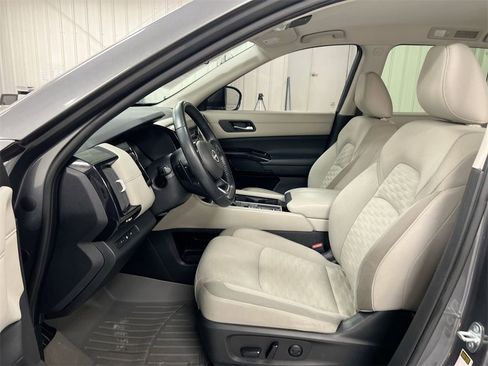 Used 2022 Nissan Pathfinder SV w/ SV Black Package image 19