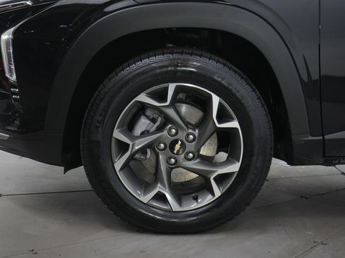 Used 2024 Chevrolet Trax LT w/ Sunroof Package image 30