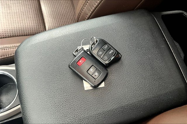 Used 2018 Toyota Tacoma Limited AWD/4WD image 36