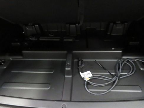 Used 2025 Chevrolet Suburban High Country image 36