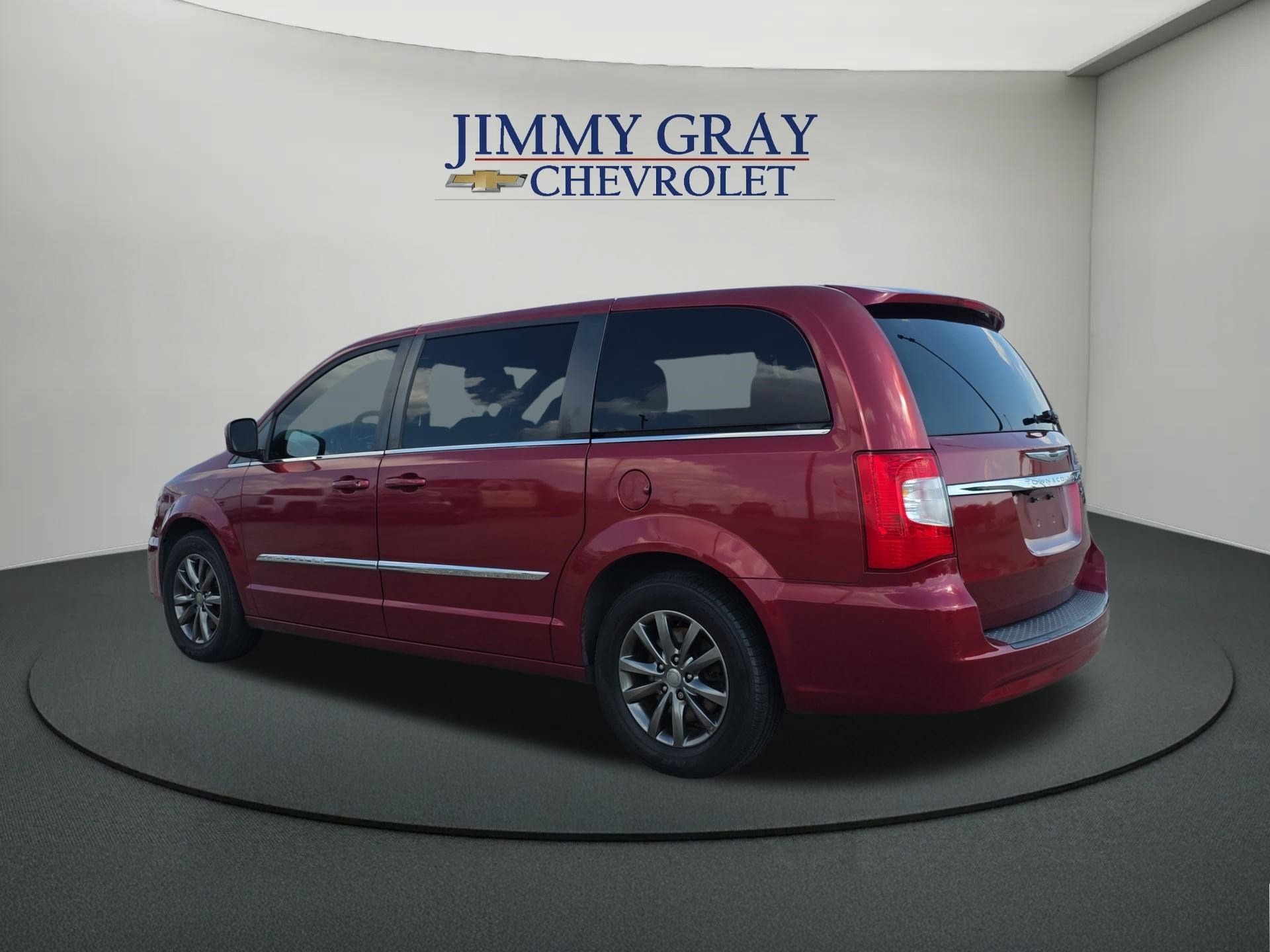 Used 2016 Chrysler Town & Country S FWD image 3