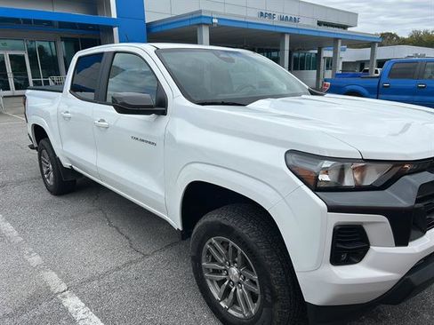 Used 2023 Chevrolet Colorado LT w/ LT Convenience Package image 2