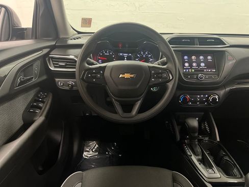 Used 2023 Chevrolet TrailBlazer LT FWD image 15