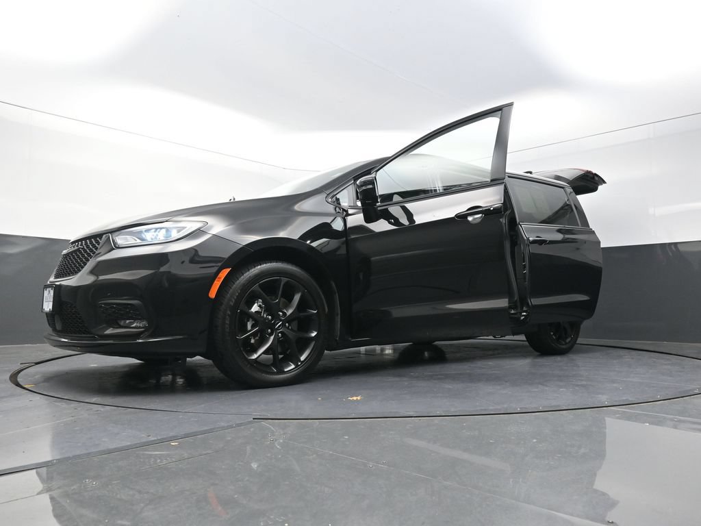 Used 2025 Chrysler Pacifica Limited FWD image 34