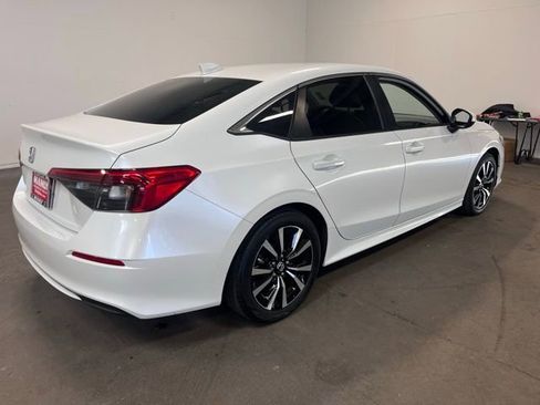 Used 2022 Honda Civic EX image 3