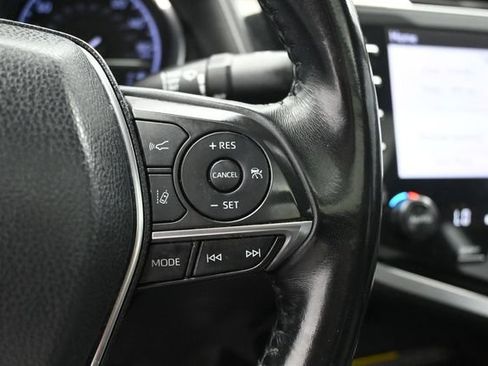 Used 2019 Toyota Camry XLE FWD image 6