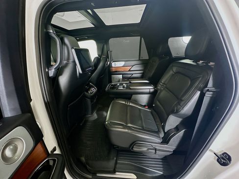 Used 2019 Lincoln Navigator L Reserve image 30