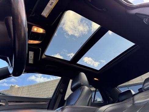 Used 2014 Chrysler 300 C image 21