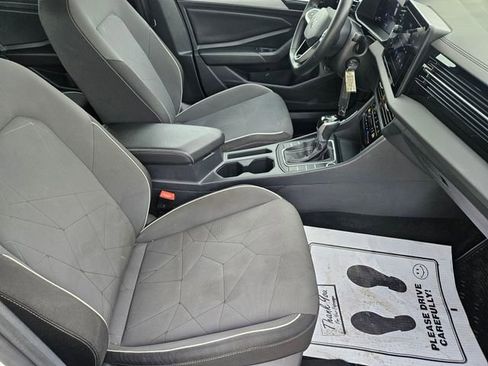 Used 2025 Volkswagen Jetta Sport FWD image 22