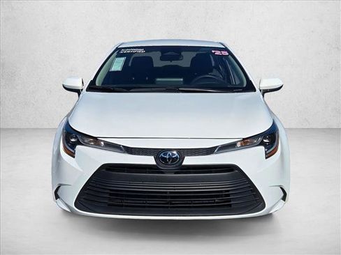 Used 2025 Toyota Corolla LE image 2