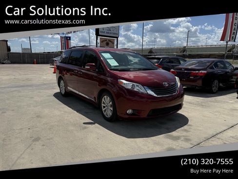 Used 2014 Toyota Sienna Limited w/ Limited Premium Package FWD image 2