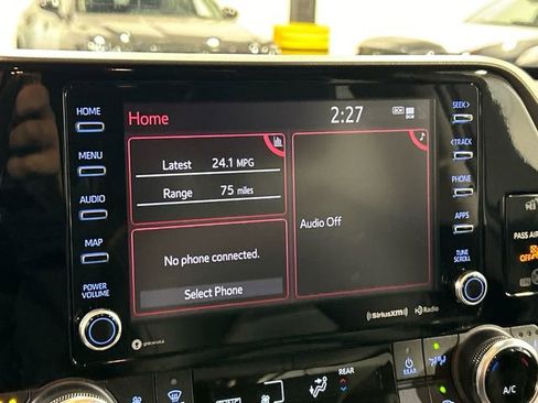 Used 2022 Toyota Highlander XLE FWD image 17