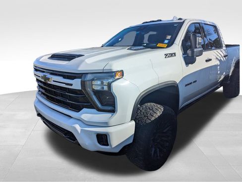 Certified 2024 Chevrolet Silverado 3500 LTZ w/ LTZ Plus Package image 4