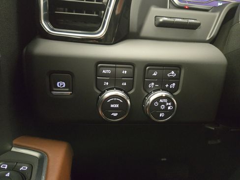 Used 2024 GMC Sierra 2500 Denali Ultimate image 31