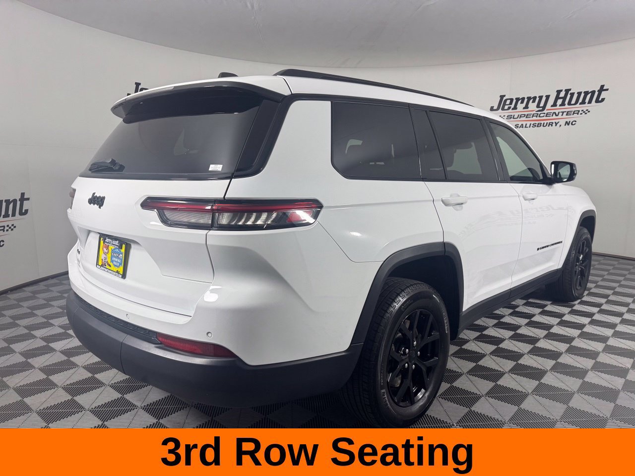 Used 2024 Jeep Grand Cherokee L Altitude AWD/4WD image 7