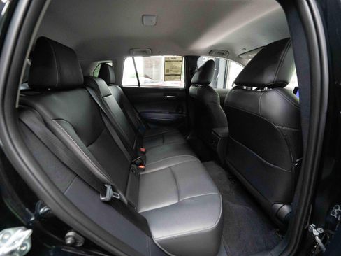 Used 2025 Toyota Corolla Cross XLE AWD/4WD image 25