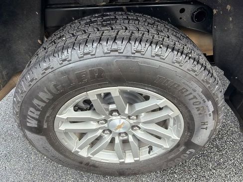 Used 2025 Chevrolet Colorado LT RWD image 17