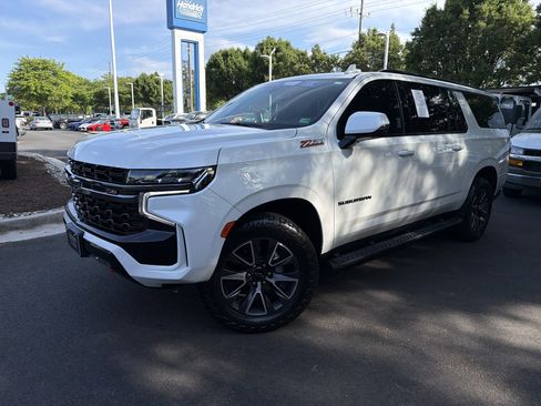 Used 2022 Chevrolet Suburban Z71 w/ Luxury Package AWD/4WD image 5