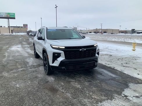 Certified 2025 Chevrolet Traverse RS w/ LPO, Floor Liner Package image 4