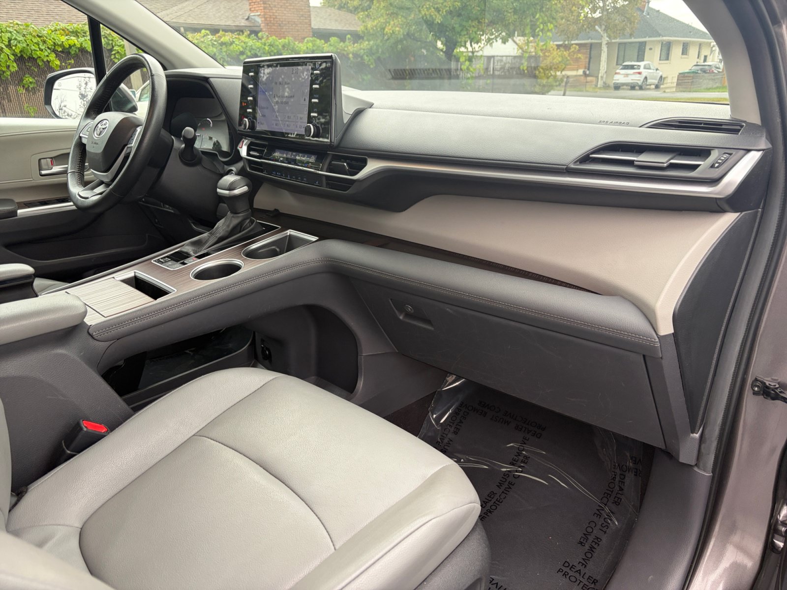 Used 2024 Toyota Sienna XLE FWD image 27