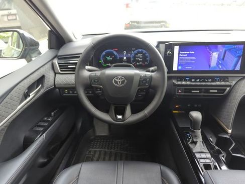 Used 2025 Toyota Camry XLE w/ Premium Plus Package AWD/4WD image 19
