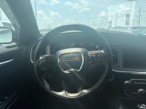 Used 2022 Dodge Charger SXT RWD image 11
