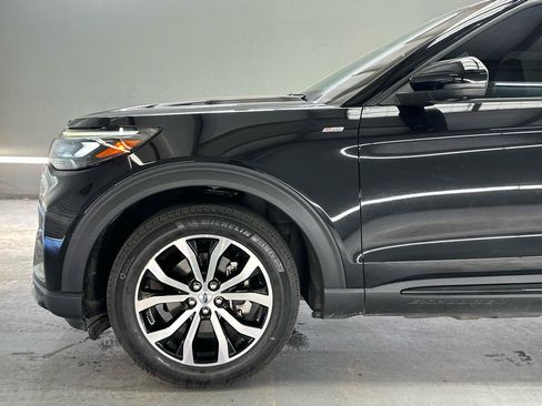 Used 2025 Ford Explorer ST-Line w/ Premium Package RWD image 5