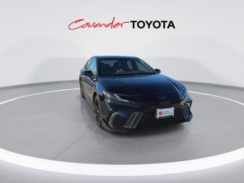 Used 2026 Toyota Camry SE w/ Convenience Package image 3