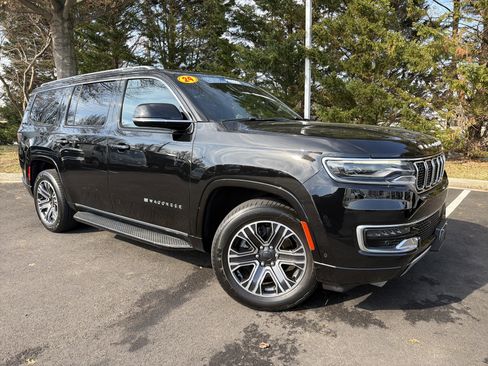 Used 2024 Jeep Wagoneer Series II w/ Flexible Seating Group image 2