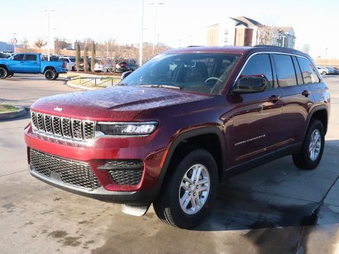 New 2025 Jeep Grand Cherokee Laredo image 9
