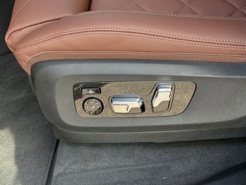 New 2026 BMW X5 xDrive50e image 11