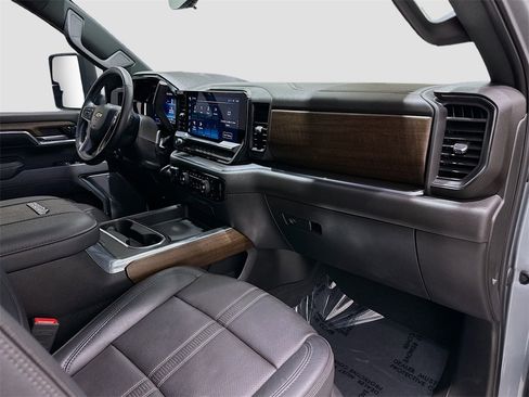 Used 2024 Chevrolet Silverado 3500 High Country w/ High Country Premium Package image 31