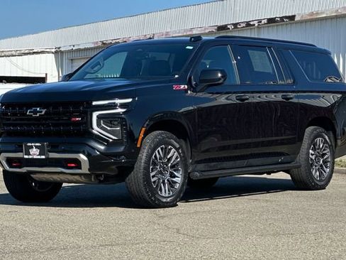 Used 2025 Chevrolet Suburban Z71 AWD/4WD image 8