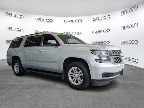 Used 2018 Chevrolet Suburban LT image 1