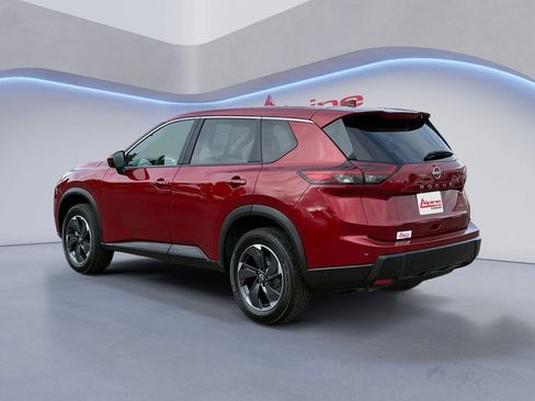 Used 2025 Nissan Rogue SV AWD/4WD image 3