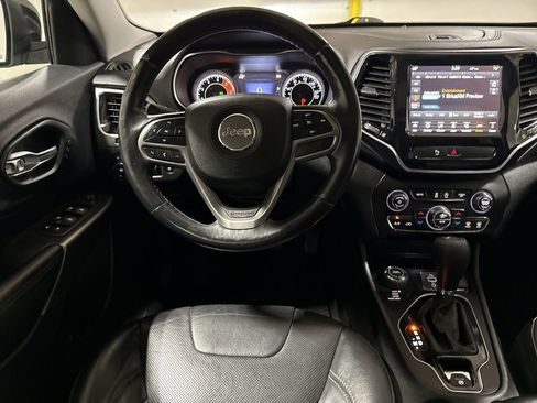 Used 2019 Jeep Cherokee Limited image 11