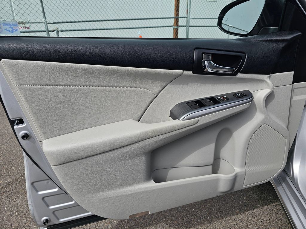 Used 2014 Toyota Camry XLE w/ Leather Package FWD image 22
